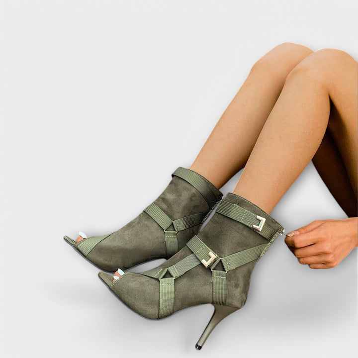 Elegantes sandalias de tacón con punta descubierta